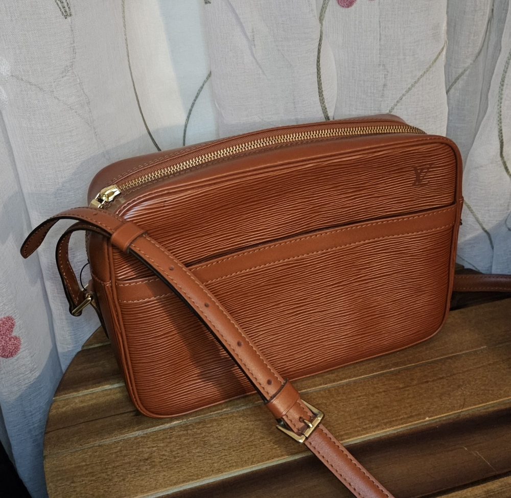 Authentic LOUIS VUITTON  BROWN TROCADERO 27 CROSSBODY SHOULDER BAG EPI